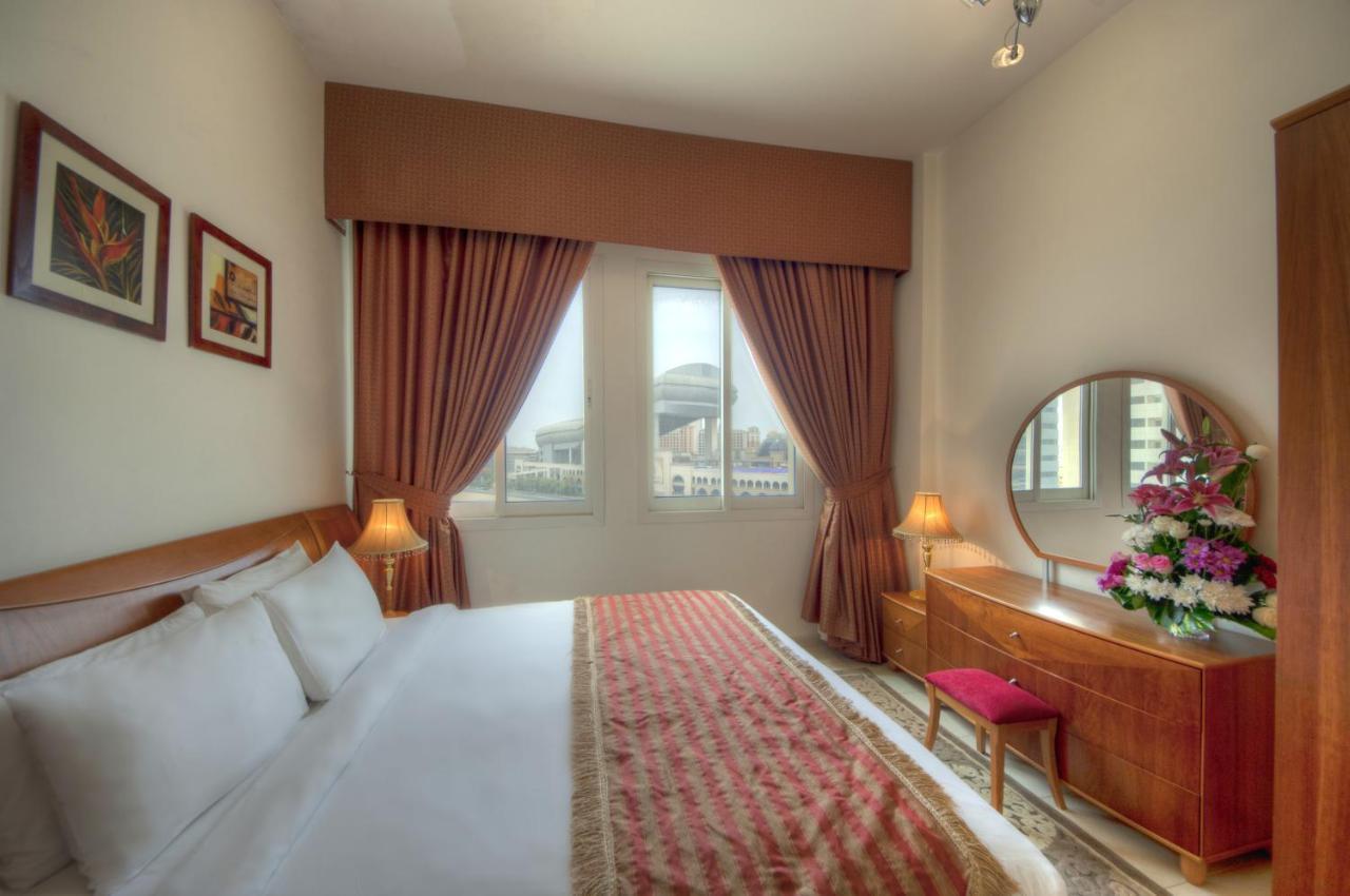 Deluxe One-Bedroom Apartment