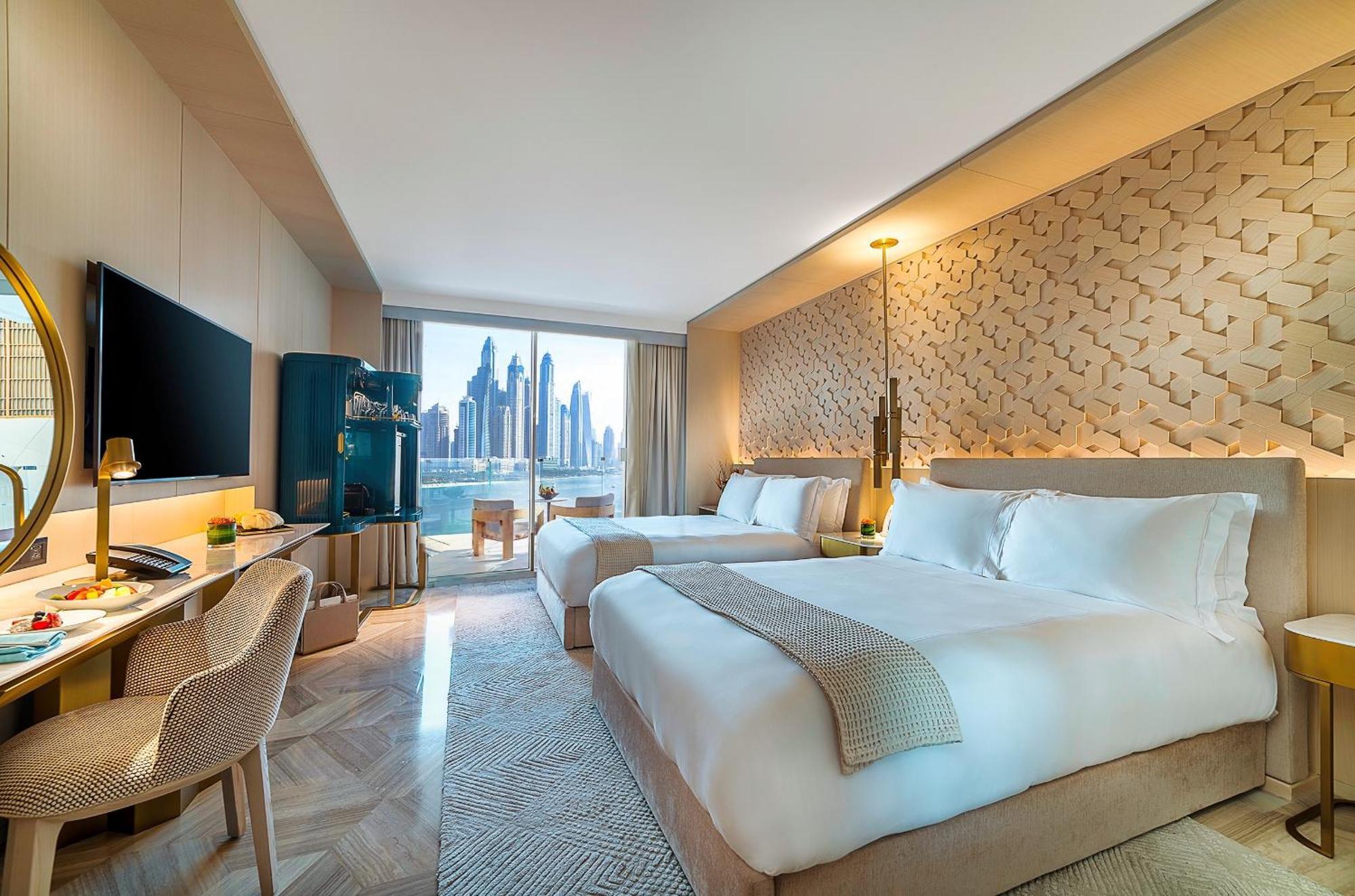 Luxuriöses Zimmer mit 2 Queensize-Betten und Meerblick