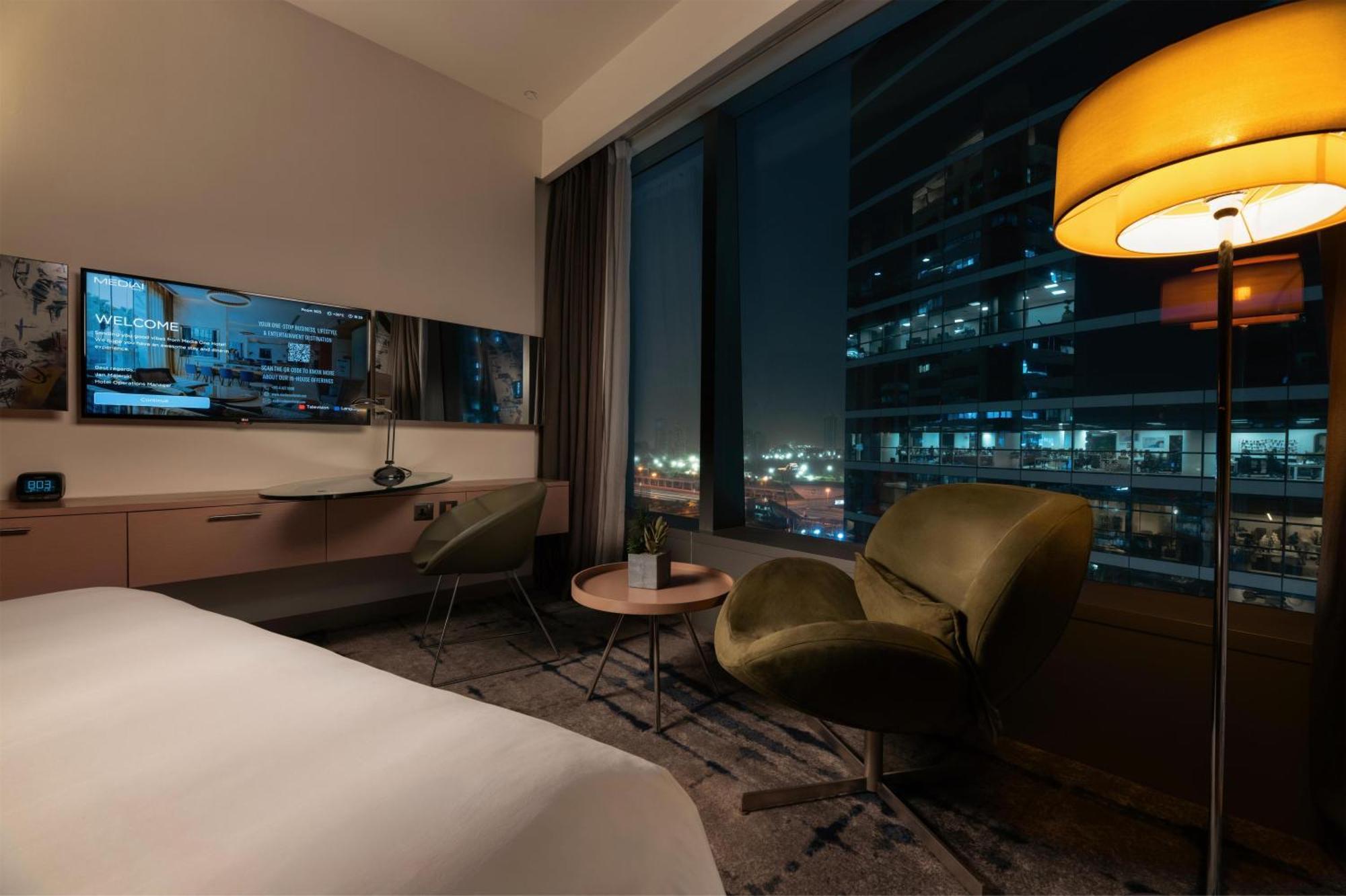 Standard Hip City Room