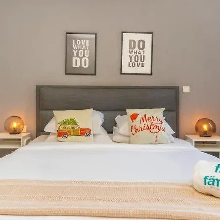 Fam Living City Walk - Opposite City Walk Mall - 2A-2