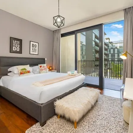 Fam Living City Walk - Opposite City Walk Mall - 2A-3