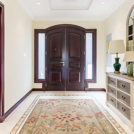 Chic 4Br Villa With Assistant Room And Private Pool On Palm Jumeirah By Deluxe Holiday Homes-3