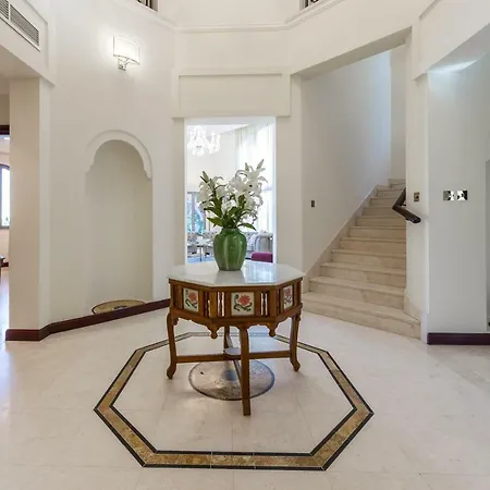 Chic 4Br Villa With Assistant Room And Private Pool On Palm Jumeirah By Deluxe Holiday Homes-2