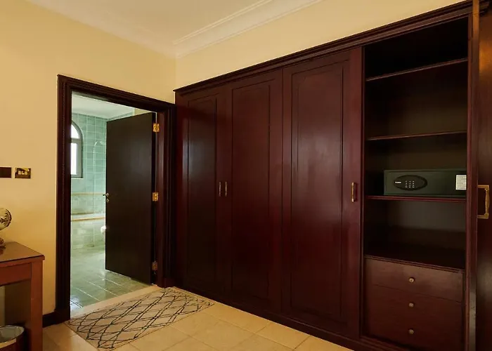 Rose Dream - 5 Bedrooms Palm Villa On The Beach With Private Pool Dubái con Piscina