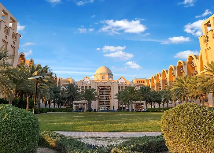 Fam Living - Private Beach Escapes In Palm Jumeirah Dubái
