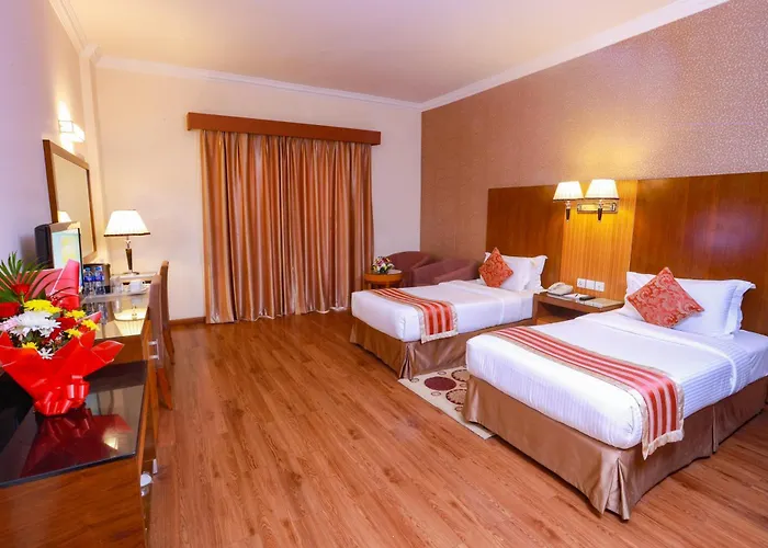 Fortune Pearl Hotel Dubai Com um Campo de golfe